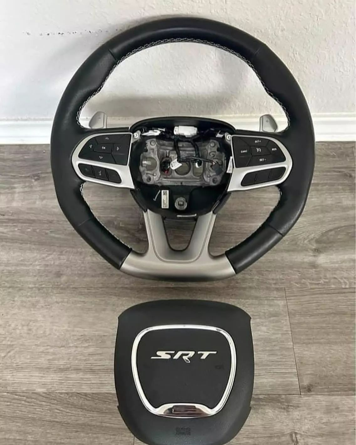 Dodge Charger Redeye steering wheel and red lightup airbag - Image 3