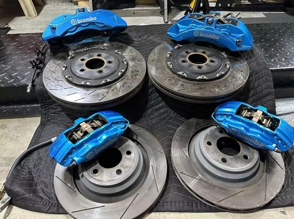 Full Hellcat front and rear brake system, calipers, pads, rotors, hoses - Image 3