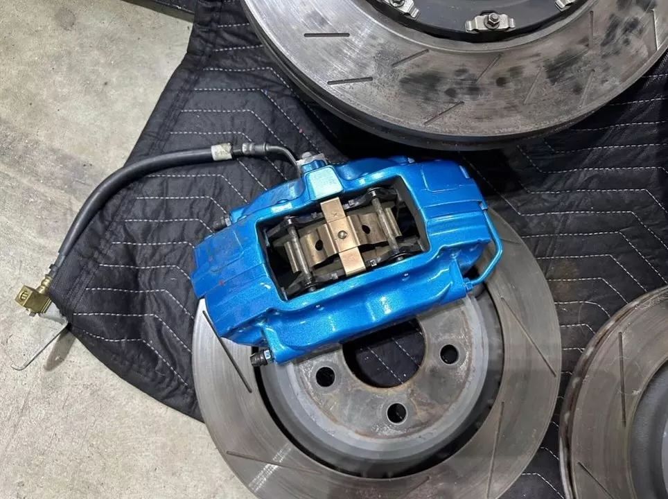 Full Hellcat front and rear brake system, calipers, pads, rotors, hoses